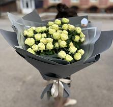 Букет Белые кустовые розы Солинеро в Ельне
