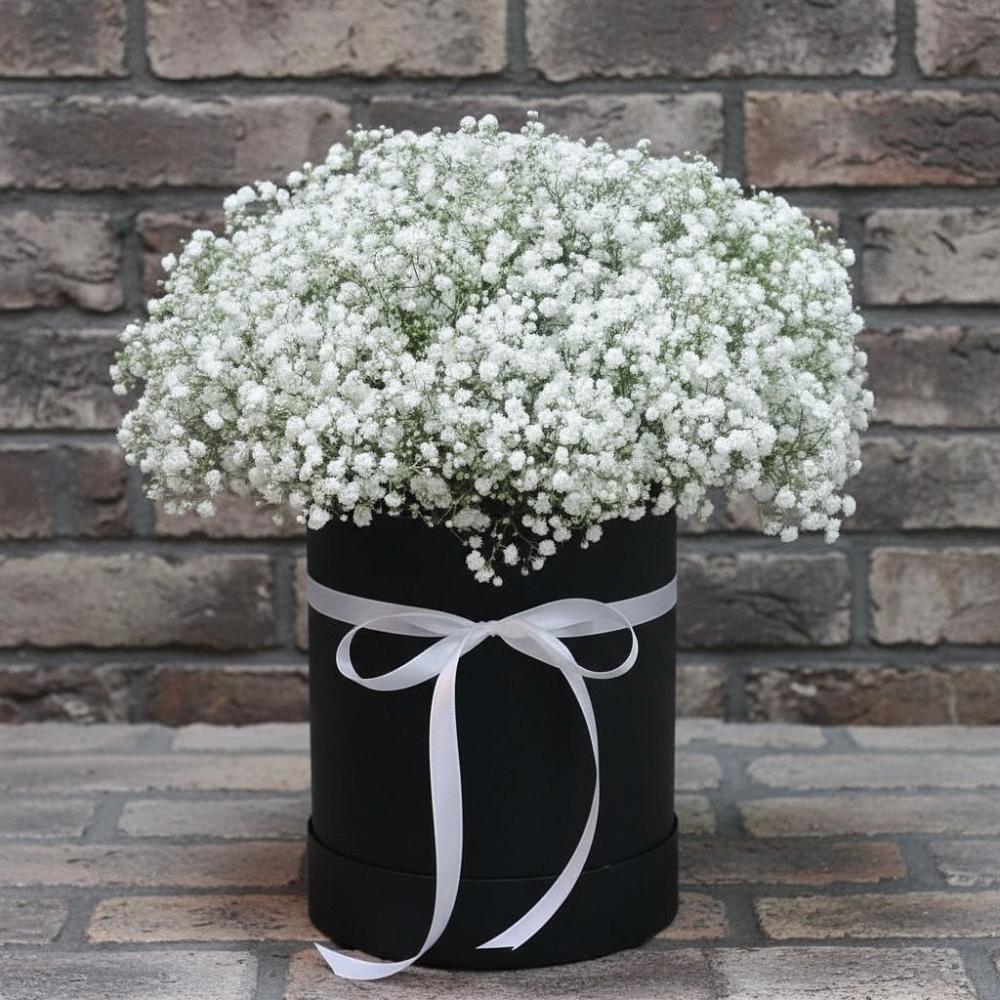 Цветочная композиция из Гипсофила в шляпной коробке в Ельне