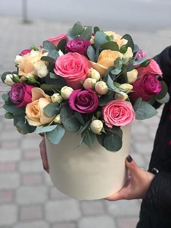 Цветочная композиция из Розы в шляпной коробке в Ельне
