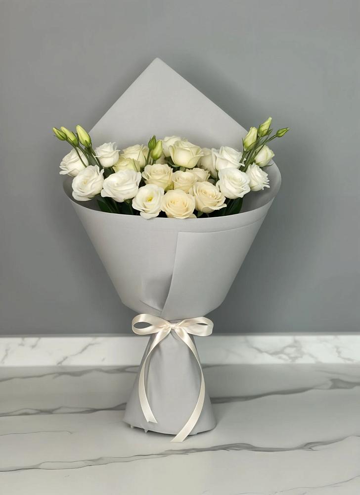 Букет цветов из: Розы и Лизиантусы в Ельне