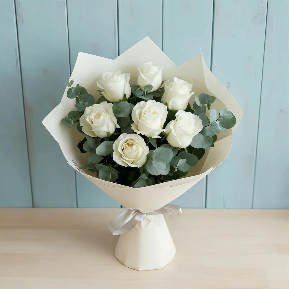 Букет Белые розы в Эвкалипте в Ельне