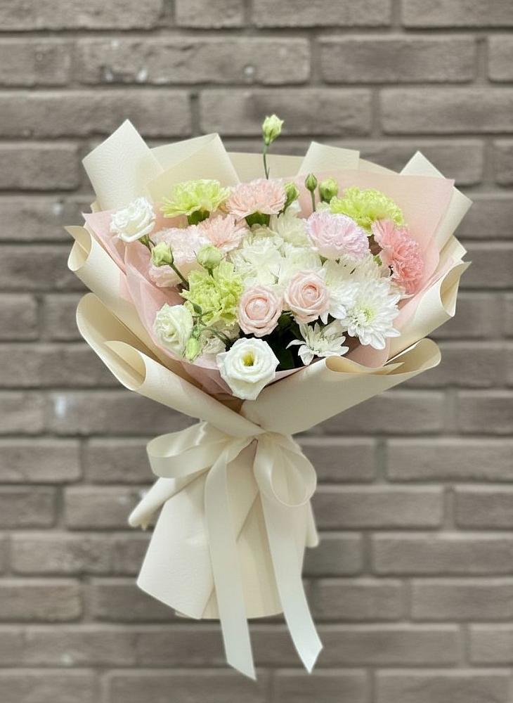 Букет цветов из: Гвоздики, Розы, Лизиантусы и Хризантемы в Ельне