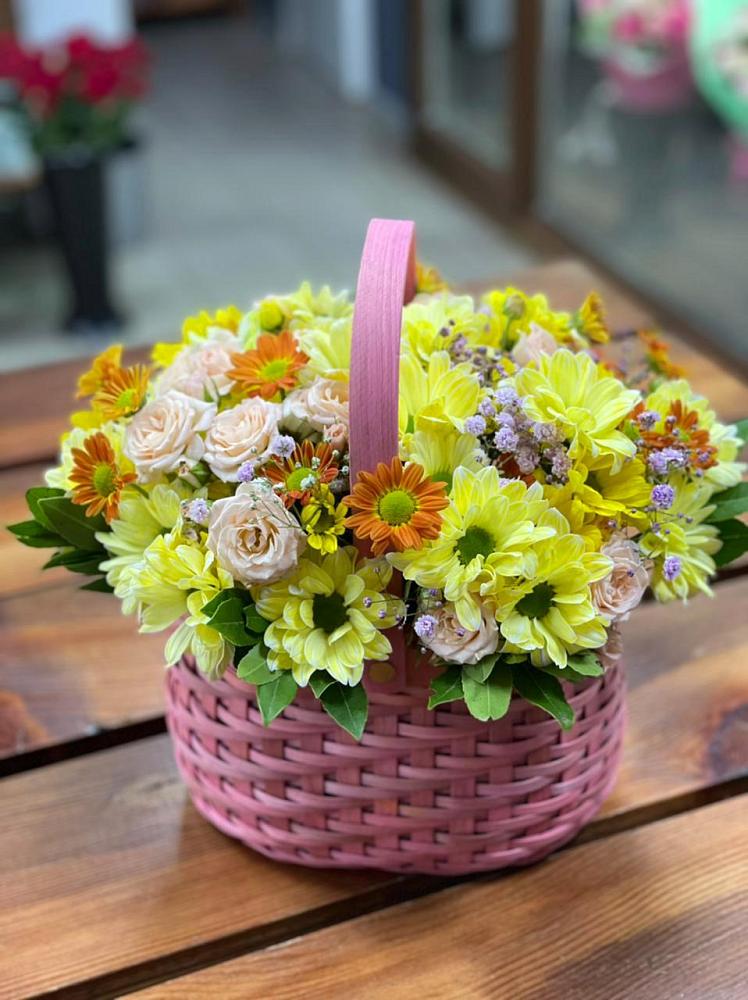 Цветочная композиция из Хризантемы и Розы в корзине в Ельне