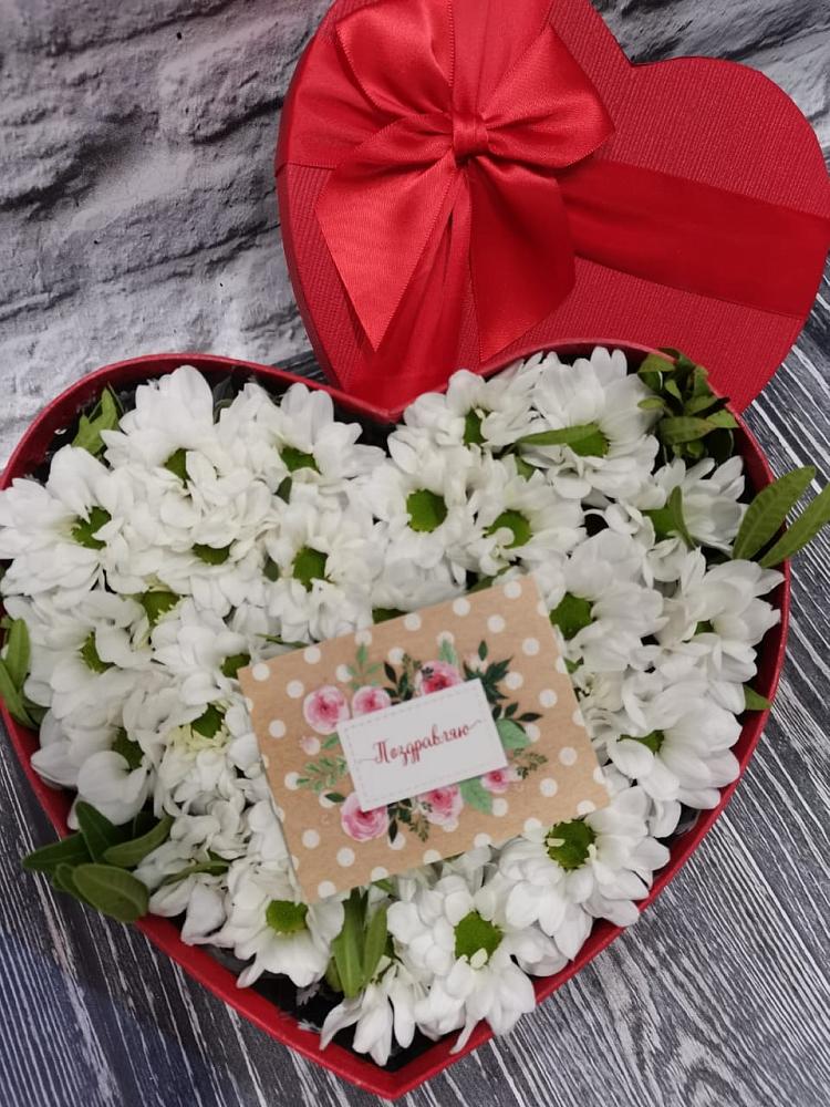 Цветочная композиция из Хризантемы в виде сердца в Ельне