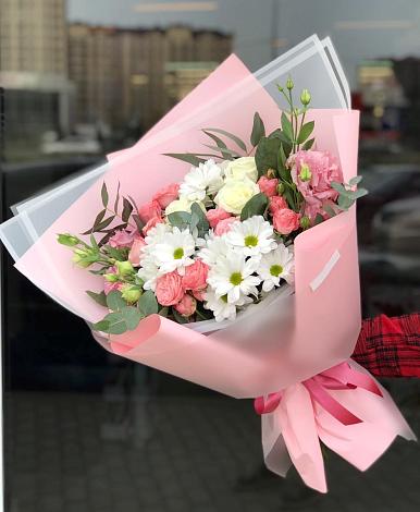 Букет цветов из: Розы, Лизиантусы и Хризантемы в Ельне