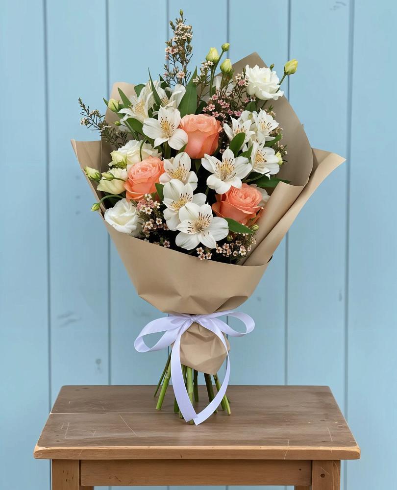 Букет цветов из: Альстромерии, Лизиантусы, Розы и Хризантемы в Ельне